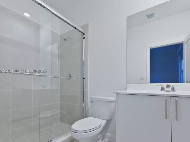 5-bedroom home for sale in Miami - 13203 SW 188th Ter - MondialRealty