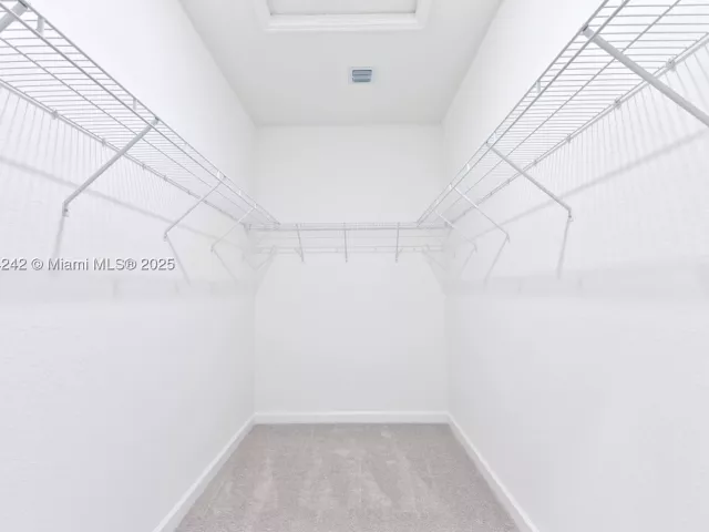 5-bedroom home for sale in Miami - 13203 SW 188th Ter - MondialRealty