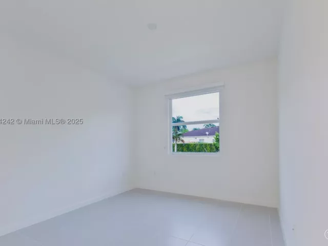 5-bedroom home for sale in Miami - 13203 SW 188th Ter - MondialRealty
