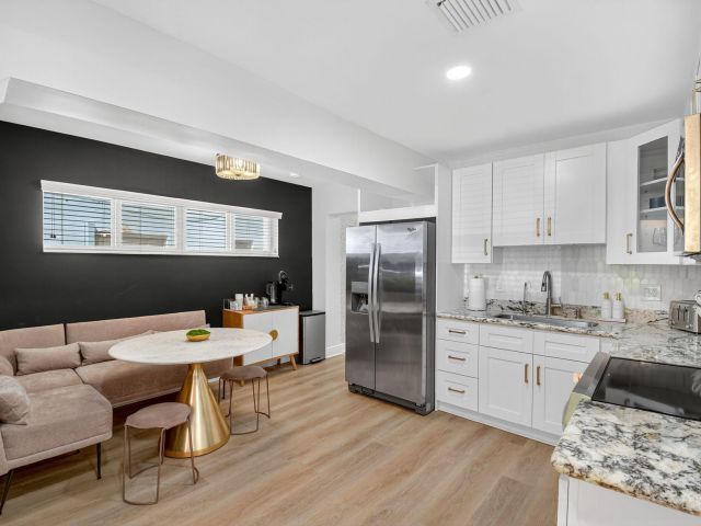 Home for sale at 1001 NE 16th Street - photo 6646374