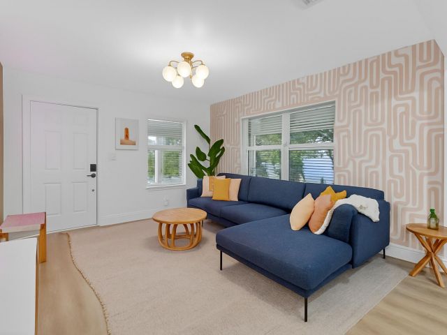 Home for sale at 1001 NE 16th Street - photo 6646377