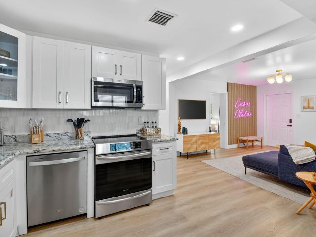 Home for sale at 1001 NE 16th Street - photo 6646380