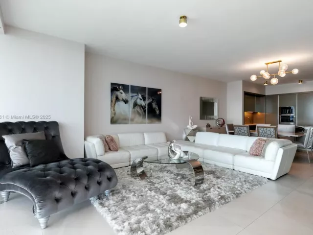 4-bedroom condo for sale in Sunny Isles Beach - 18975 Collins Ave 3402 - MondialRealty