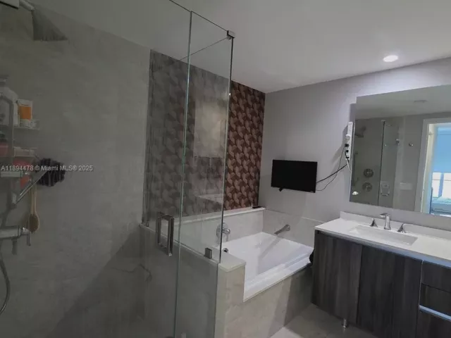 2-bedroom condo for sale in Miami - 488 NE 18th St 301 - MondialRealty