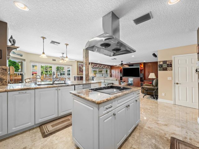 Home for sale at 1548 SW 5th Avenue - photo 6700103