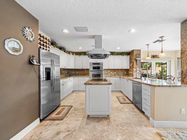 Home for sale at 1548 SW 5th Avenue - photo 6700104