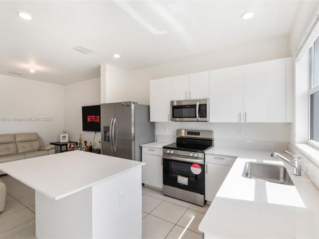 3-bedroom home for rent in Homestead - 29254 SW 163rd Ct 29254 - MondialRealty