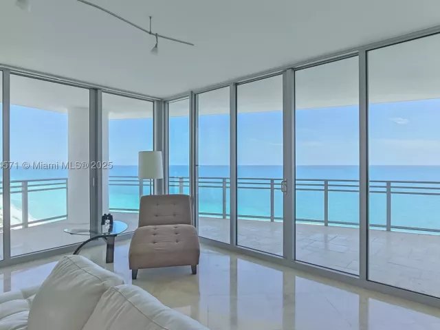 3-bedroom condo for rent in Hollywood - 3535 S OCEAN DR 2102 - MondialRealty