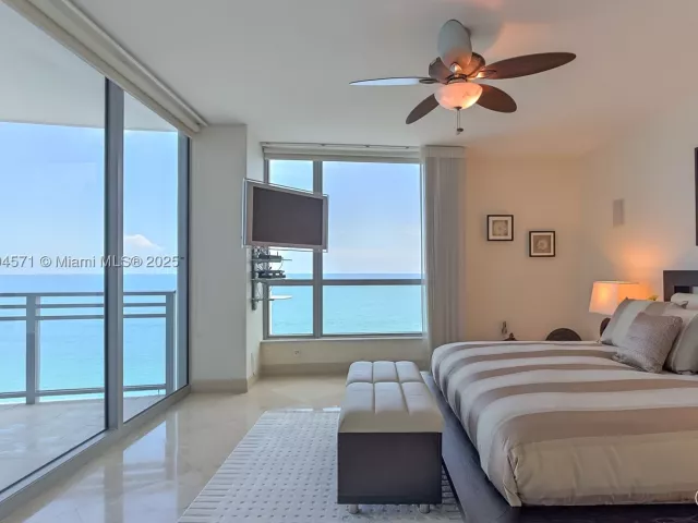 3-bedroom condo for rent in Hollywood - 3535 S OCEAN DR 2102 - MondialRealty