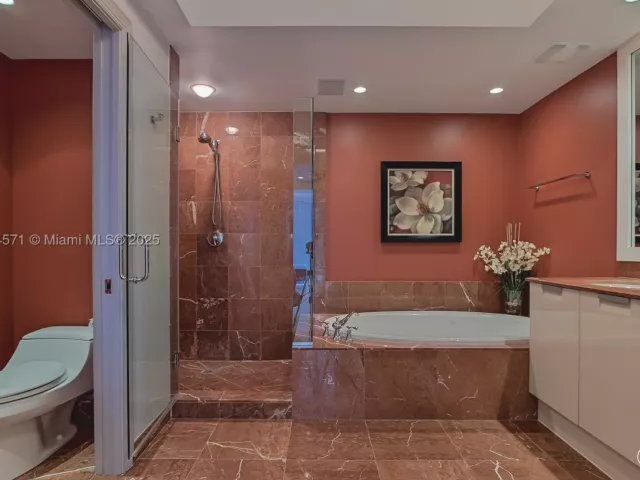 3-bedroom condo for rent in Hollywood - 3535 S OCEAN DR 2102 - MondialRealty