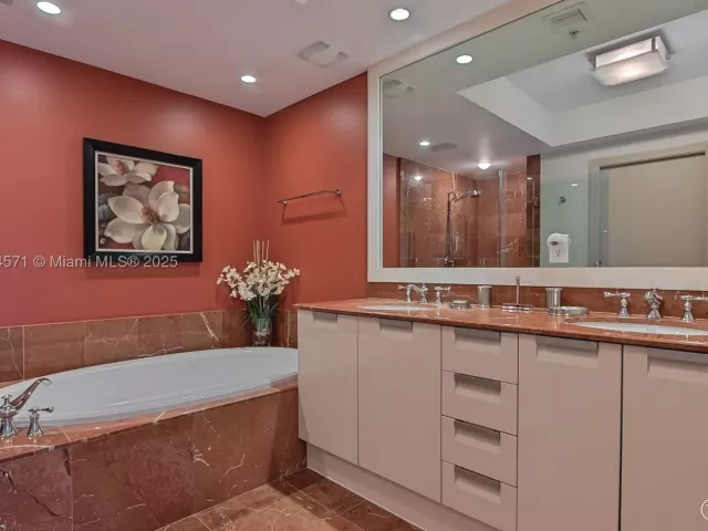 3-bedroom condo for rent in Hollywood - 3535 S OCEAN DR 2102 - MondialRealty