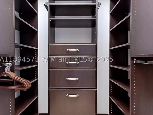 3-bedroom condo for rent in Hollywood - 3535 S OCEAN DR 2102 - MondialRealty