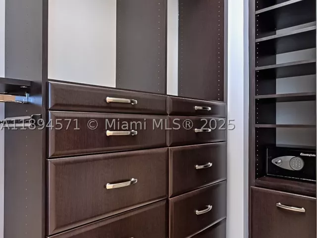 3-bedroom condo for rent in Hollywood - 3535 S OCEAN DR 2102 - MondialRealty