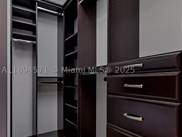 3-bedroom condo for rent in Hollywood - 3535 S OCEAN DR 2102 - MondialRealty