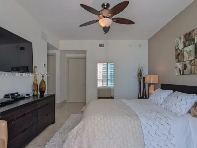 3-bedroom condo for rent in Hollywood - 3535 S OCEAN DR 2102 - MondialRealty
