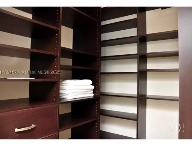 3-bedroom condo for rent in Hollywood - 3535 S OCEAN DR 2102 - MondialRealty