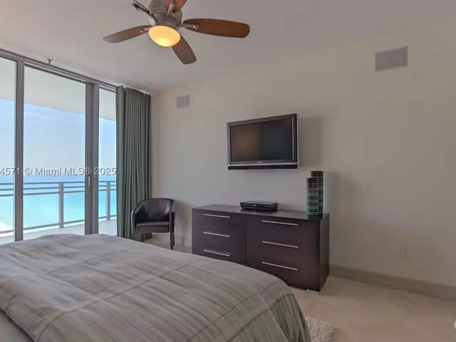 3-bedroom condo for rent in Hollywood - 3535 S OCEAN DR 2102 - MondialRealty