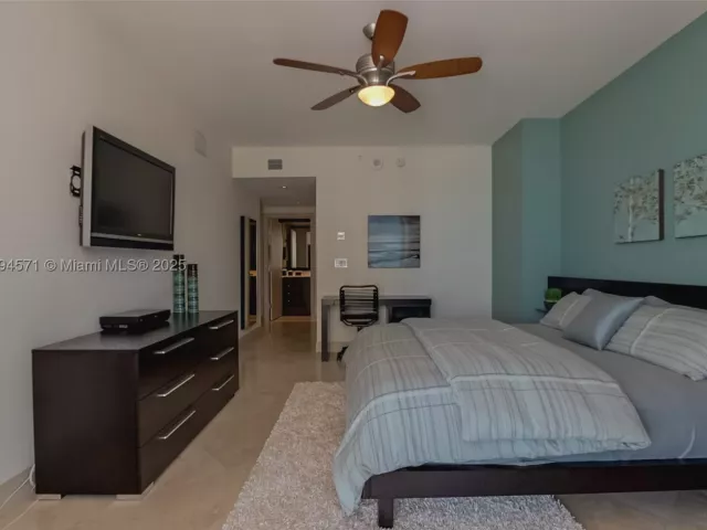 3-bedroom condo for rent in Hollywood - 3535 S OCEAN DR 2102 - MondialRealty
