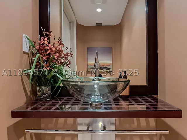 3-bedroom condo for rent in Hollywood - 3535 S OCEAN DR 2102 - MondialRealty