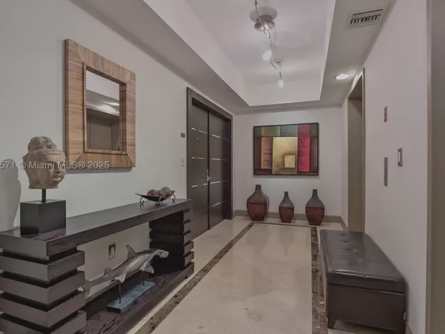 3-bedroom condo for rent in Hollywood - 3535 S OCEAN DR 2102 - MondialRealty