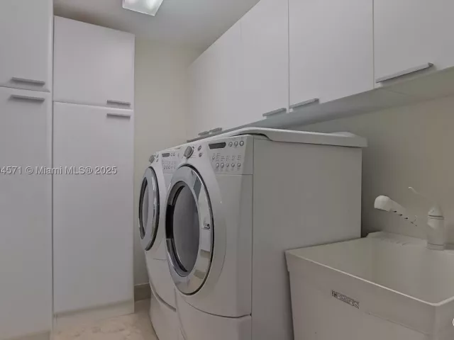 3-bedroom condo for rent in Hollywood - 3535 S OCEAN DR 2102 - MondialRealty