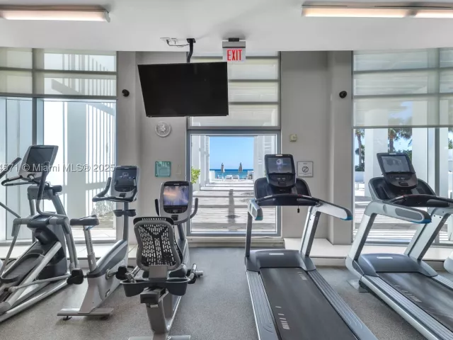 3-bedroom condo for rent in Hollywood - 3535 S OCEAN DR 2102 - MondialRealty