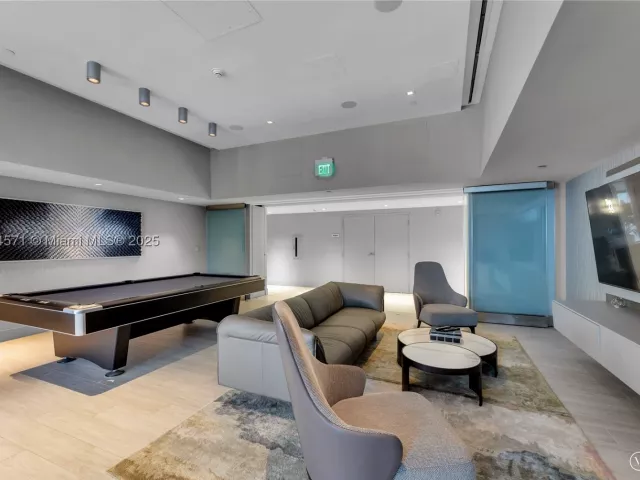 3-bedroom condo for rent in Hollywood - 3535 S OCEAN DR 2102 - MondialRealty
