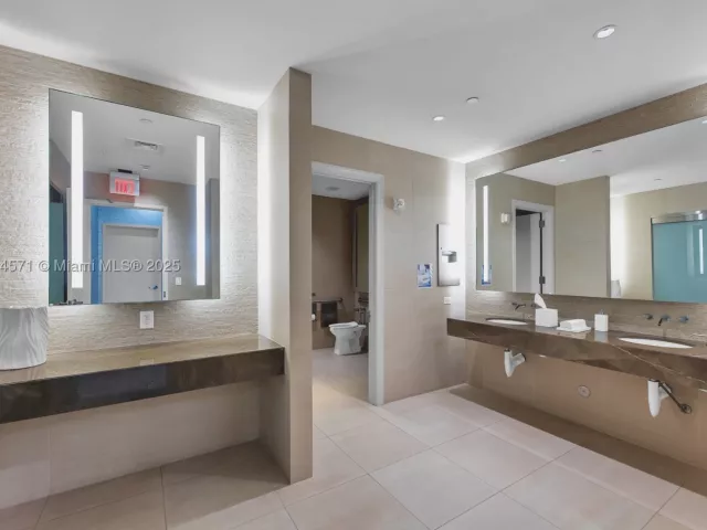 3-bedroom condo for rent in Hollywood - 3535 S OCEAN DR 2102 - MondialRealty