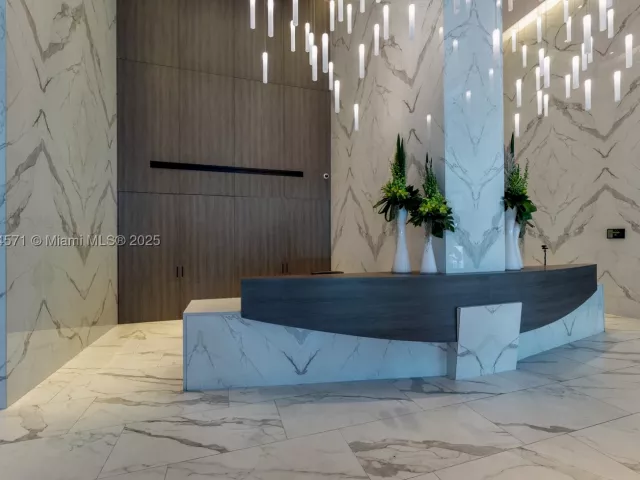 3-bedroom condo for rent in Hollywood - 3535 S OCEAN DR 2102 - MondialRealty