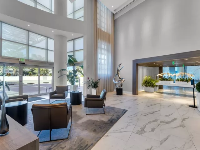 3-bedroom condo for rent in Hollywood - 3535 S OCEAN DR 2102 - MondialRealty