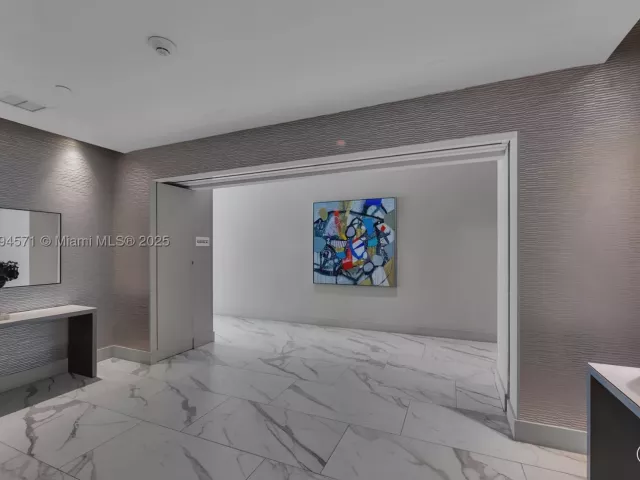 3-bedroom condo for rent in Hollywood - 3535 S OCEAN DR 2102 - MondialRealty