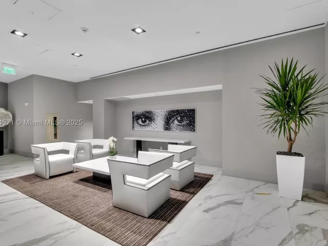 3-bedroom condo for rent in Hollywood - 3535 S OCEAN DR 2102 - MondialRealty