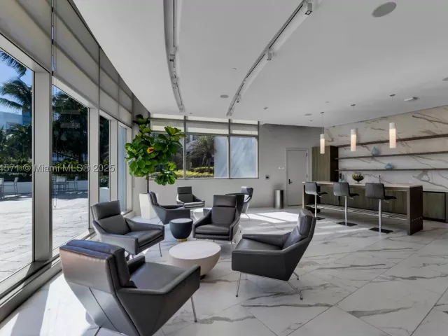 3-bedroom condo for rent in Hollywood - 3535 S OCEAN DR 2102 - MondialRealty