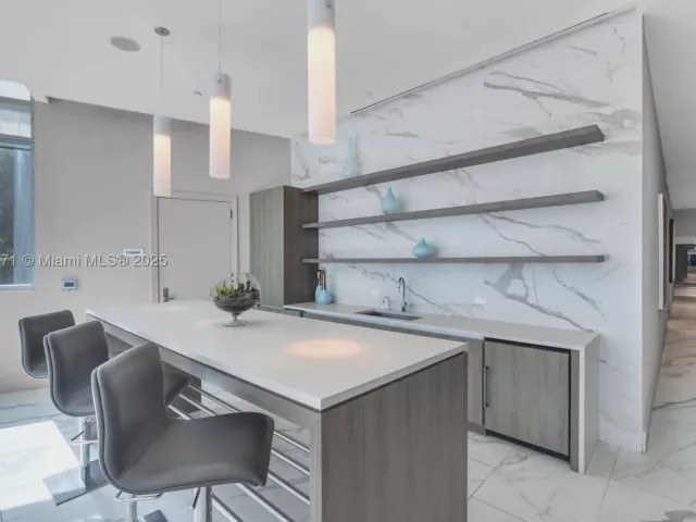3-bedroom condo for rent in Hollywood - 3535 S OCEAN DR 2102 - MondialRealty