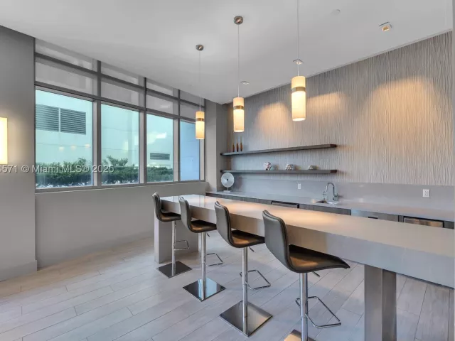 3-bedroom condo for rent in Hollywood - 3535 S OCEAN DR 2102 - MondialRealty