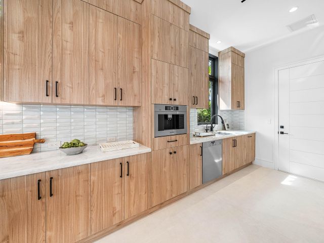 Home for sale at 1560 SW 6th Avenue SW - photo 6838848