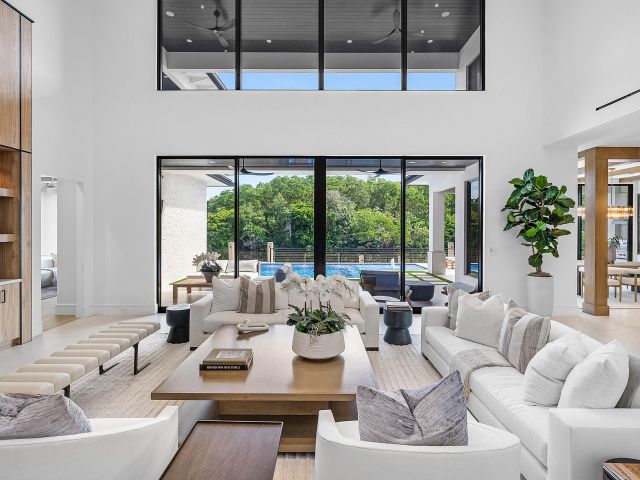 Home for sale at 1560 SW 6th Avenue SW - photo 6838858