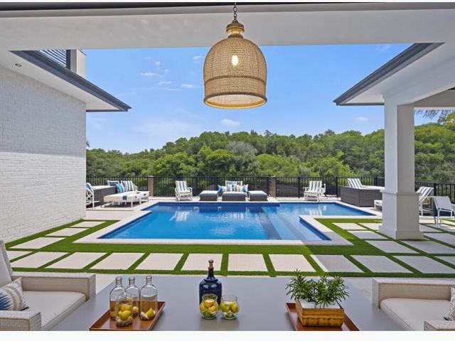 Home for sale at 1560 SW 6th Avenue SW - photo 6838860