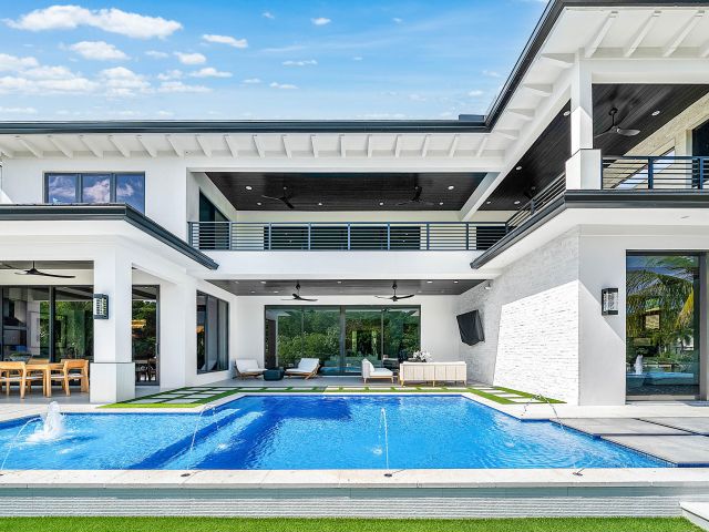 Home for sale at 1560 SW 6th Avenue SW - photo 6838864