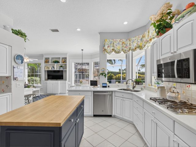 Home for sale at 8784 Lakes Boulevard - photo 6664693