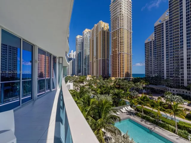 2-bedroom condo for rent in Sunny Isles Beach - 17550 Collins Ave 703 - MondialRealty