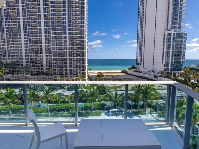 2-bedroom condo for rent in Sunny Isles Beach - 17550 Collins Ave 703 - MondialRealty