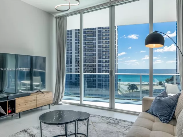 2-bedroom condo for rent in Sunny Isles Beach - 17550 Collins Ave 703 - MondialRealty
