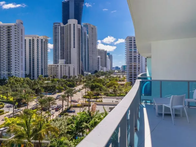 2-bedroom condo for rent in Sunny Isles Beach - 17550 Collins Ave 703 - MondialRealty