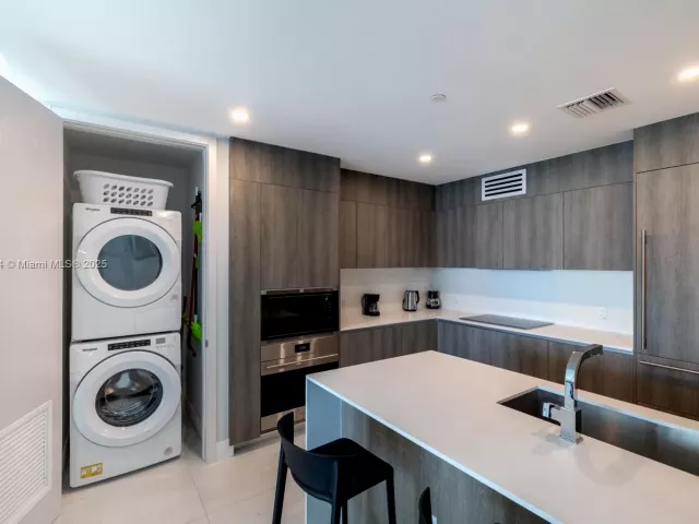 2-bedroom condo for rent in Sunny Isles Beach - 17550 Collins Ave 703 - MondialRealty