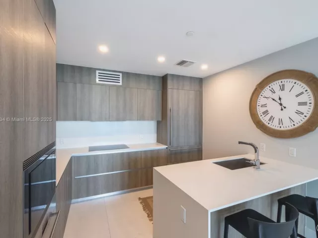 2-bedroom condo for rent in Sunny Isles Beach - 17550 Collins Ave 703 - MondialRealty