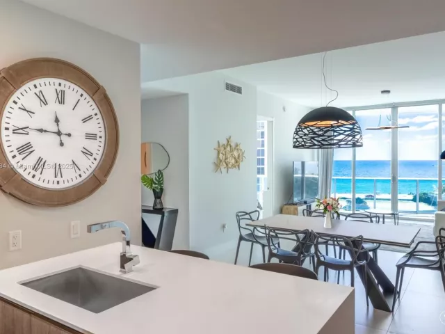 2-bedroom condo for rent in Sunny Isles Beach - 17550 Collins Ave 703 - MondialRealty