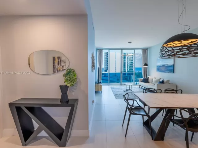2-bedroom condo for rent in Sunny Isles Beach - 17550 Collins Ave 703 - MondialRealty
