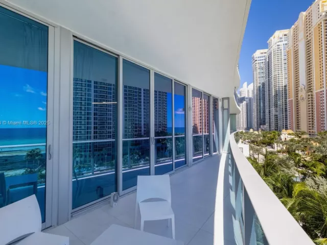 2-bedroom condo for rent in Sunny Isles Beach - 17550 Collins Ave 703 - MondialRealty