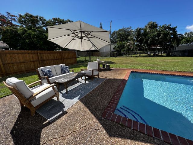 Home for rent at 124 NW 9th Street - photo 6650846